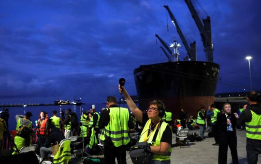 Passengers start disembarking from hantavirus-stricken cruise ship in Spain's Canary Islands