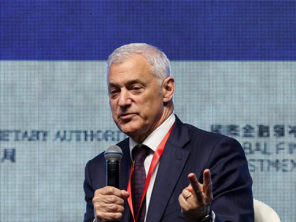 StanChart CEO apologises for 'upset caused' by AI comments
