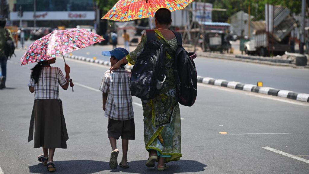 Children stay away from play as city reels under heat